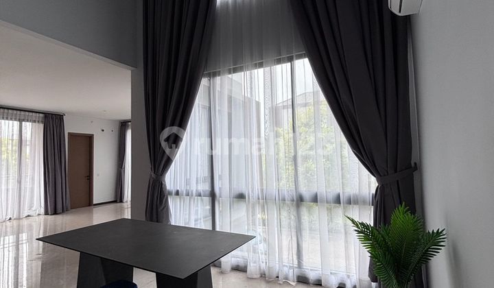 Rumah Semi Furnish Di Zora Bsd>> 3 Lantai Posisi Hook ..samping Ada Taman Lebar 9 Lt 238 Mlb 280 Mkt 4 + 1km 5 +1 Carport Garasilistrik 4400semi Furnish Ac Cctv Gordyn Kitchen Set Smart Door Lock