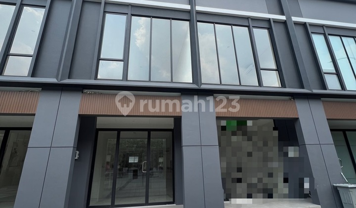 For Sale: Attached Shophouse in Hampton Gading Serpong, Land Size 4.5 X 10, 2 Shophouses, 2 Floors, North Facing For Sale: Attached Shophouse in Hampton Gading Serpong, Land Size 4.5 X 10, 2 Shophouses, 2 Floors, North Facing