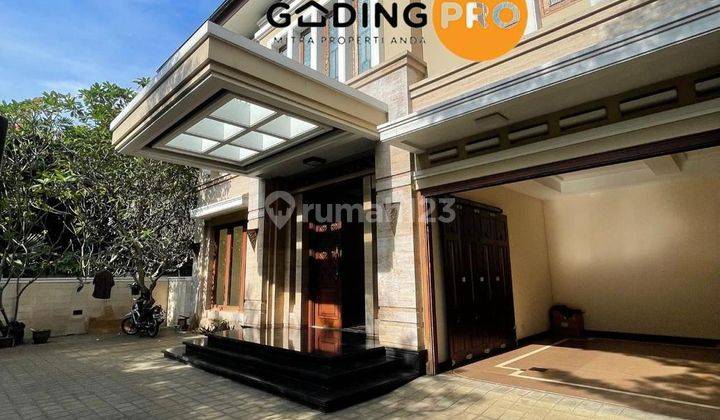 Rumah Bagus Siap Huni Pondok Indah Jakarta Selatan Lokasi Strategis Dan Lingkungan Nyaman • Luas Tanah : 548 M2• Luas Bangunan : 890 M2 Detail : • Kamar Tidur : 5 + 2 • Kamar Mandi : 5 + 1• Gudang 2 • Garasi 2 Mobil • Carport 4 Mobil • Listrik : 13200 Va  2