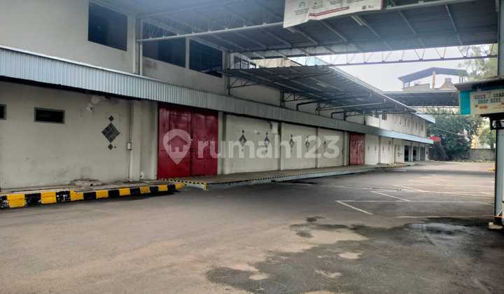 Warehouse in Jiep Pulo Gadung Area lt 5003 m2lb +- 4300 m2 (2-story building)electricity 82.5kvaPDAM wateroffice, meeting room Warehouse in Jiep Pulo Gadung Area lt 5003 m2lb +- 4300 m2 (2-story building)electricity 82.5kvaPDAM wateroffice, meeting room