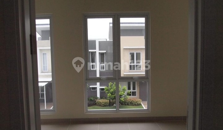 *New House For Sale In Cluster Rossini Raya Gading Serpong:* - The Largest Road On The Boulevard Can Fit 3 Cars - New House Never Occupied - Land Size: 8×12=96 - Building Size: 101 - 2 Floors - 2200 Watt - Premium Type - Bedrooms:4+1 - Bathrooms:3+1 - Facing South - PPJB 2