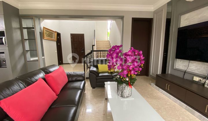 Rumah Mewah@ Cluster Jadeite Bsd City Kawasan Cluster Exclusive Bsd City Spesifikasi : Lt 200m / Lb 220m* Kt 4+1 (2 Master Bedroom) Listrik. : 3500watt Ac , Water Heater Fully Furnished * ⁠ada Kolam Ikan Water Heater, Kitchen Set, Curtain, Electric Garage 1