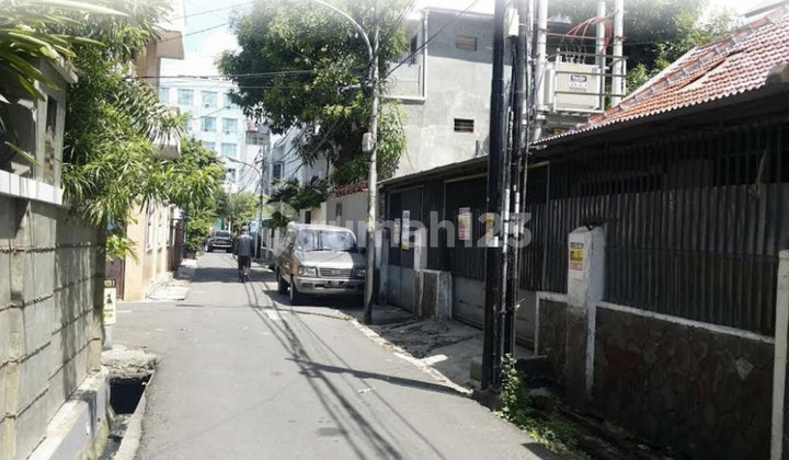 Rumah Lokasi Strategis Di Cideng Jalan Ampasit, Cideng Barat, Jakarta Pusat(persis Di Belakang Mcdonald’s)luas Tanah 144m2 (12x12)luas Bangunan 130 M23kt/1km 1 Lantai Surat: Shm Listrik: 2200 Carport: 2 Hadap: Barat  2