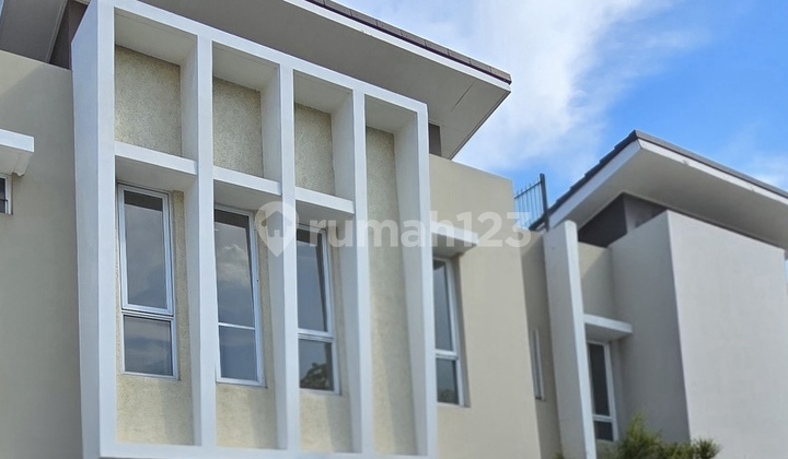 Cluster Rossini Symphonia Lt 108 9x12 Lb 114 Kt 4+1km 3+1 Listrik 2200 Hadap Utara Available Di Agustus 2025* Cluster Rossini Symphonia Lt 108 9x12 Lb 114 Kt 4+1km 3+1 Listrik 2200 Hadap Utara Available Di Agustus 2025*