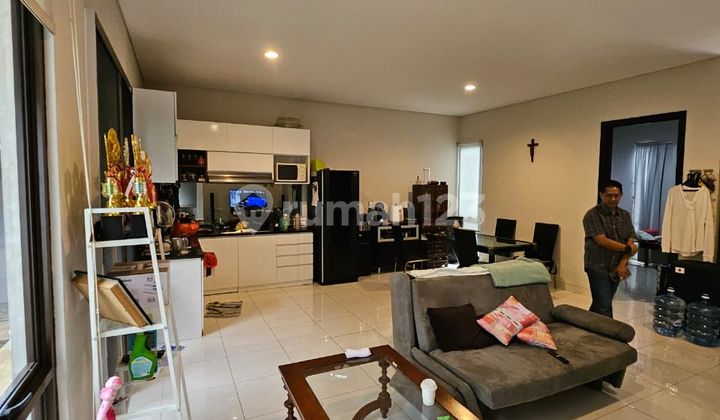 Foresta House BSD Near ICE BSD, Aeon Mall, close to Prasmul, Atmajaya. Ready-to-occupy house. Land area: 144, Building area: 140. Bedrooms: 3 + 1. Bathrooms: 3 + 1. Garage: Carport for 1 car. Electricity: 3500. Facing: South. Certificate: SHM.