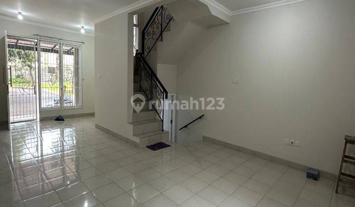 Disewakan Rumah Cluster Magnolia Gading Serpong (Lokasi Strategis) : - Lokasi Cluster Magnolia. - ⁠Kondisi Rapih Bagus Baru Dicat Ulang - Rumah 2 Lantai (8x15m). - 4 Kamar Tidur + 1 Kamar Art - 3 Kamar Mandi + 1 Kamar Mandi Dalam Kamar. - Listrik Daya 220 2