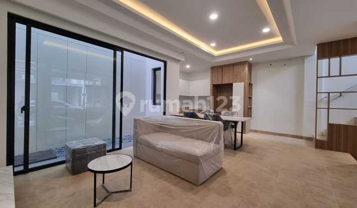 Tanakayu, Vasya Cluster, Land/Building Area 84/136 m² >> 3 Floors Full Furnished, 3+1 Bedrooms. 3+1>>.4 AC, Kitchen Set, CCTV, Smart Door Lock>>wifi>>curtains>>refrigerator Washing Machine Water Heater>>2200w electricity, 2 Car Carport with Water Pump >> North Facing