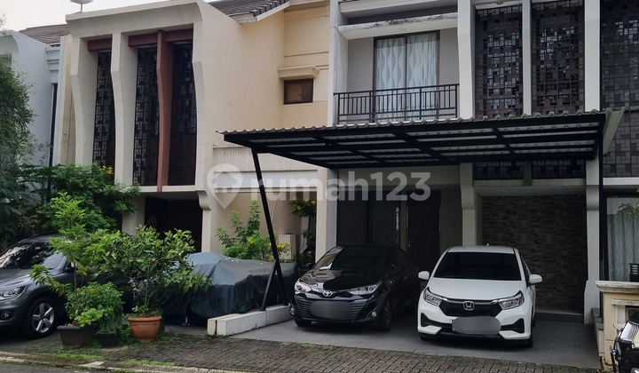 Neat and Move-In Ready Semi-Furnished House at Mayfield Greenwich Park BSD, Land Area 160 m², Building Area ± 220 m² (Renovated), 4+1 Bedrooms, 2+1 Bathrooms, 1 Powder Room, 2 Carports, SHM Certificate, 4400 Watt Electricity, South-Facing.