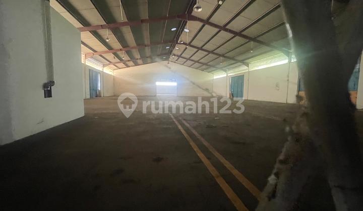 Gudang di Jl Sungai Tiram Marunda Baru, Cilincing Luas Tanah di Sertifikat 6500An Fisik 7000An Lb +- 1800 M2 Ada Office Akses Kontener 40Feet Ada Loading Dock Listrik 13.500Watt SHM & HGB