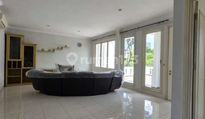 Sutera Renata Cluster Alba Alam Sutera *land area: 240 M²(12 X 20)building area: 208 M²bedrooms: 4 + 1bathrooms: 3 + 1 Price 150 Million/year Minimum 2 Years 2