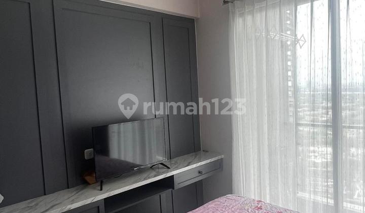Sky House Apartment BSD Luxury Unit.. Just Bring Your Suitcase Building Area 20 m2 >> 1 Bathroom**Leoni Tower, 31st Floor**City View**Fully Furnished, Includes TV, Refrigerator, Kitchen Set, Queen Size Bed, Wardrobe, Study Desk, Shelves, AC, Water Heater