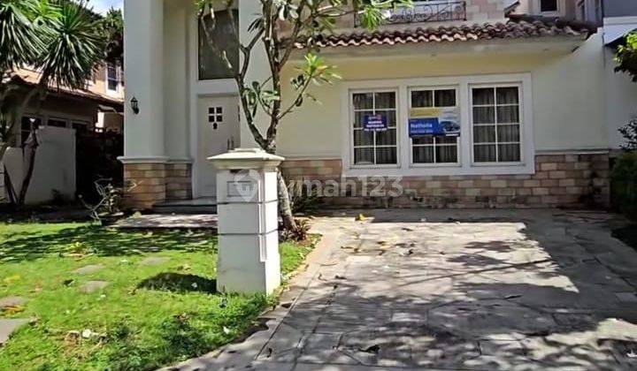 Taman Beverly‬ Golf, Lippo Karawaci, Tangerang 15811.luas Tanah 288 M2, Luas Bangunan 300 M2rent : 150 Jt / Yearsemi Furnish (exl. Tax, Sc, Listrik, Air, Cable Tv & Internet)5 Bedrm, 4 Bathrm, 1 Bedrm & 1 Bathrm Maidhrg 150 Juta Per Tahun Nego 1