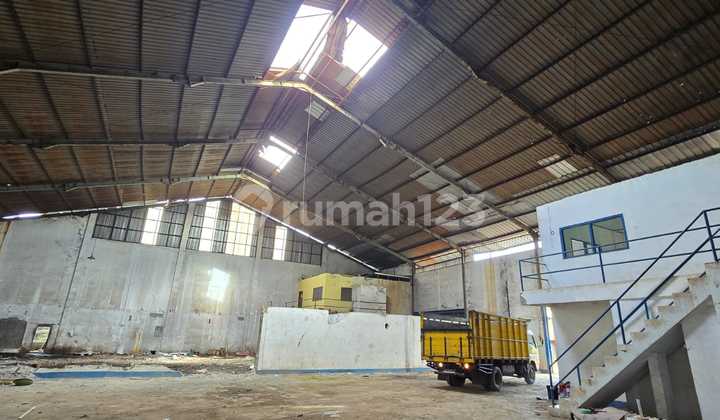Warehouse for Rent Location: Curug Land Area: 7638 m2 Building Area: 3000 m2 Rental Price: 40k / m2 Negotiable High Ceiling: 8 m Access for 40 ft Containers Near Toll Road Industrial Area AMDAL Permit Warehouse for Rent Location: Curug Land Area: 7638 m2 Building Area: 3000 m2 Rental Price: 40k / m2 Negotiable High Ceiling: 8 m Access for 40 ft Containers Near Toll Road Industrial Area AMDAL Permit