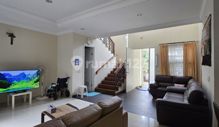 Rumah Siap Huni Di Green Wich Park Cluster Sheffield Bsd Hadap : Selatan Lb : 170 Lt : 180 (9 × 20) Listrik. : 5500 Watt Kamar Tidur : 3+1 Kamar Mandi : 2+1 Canopy 