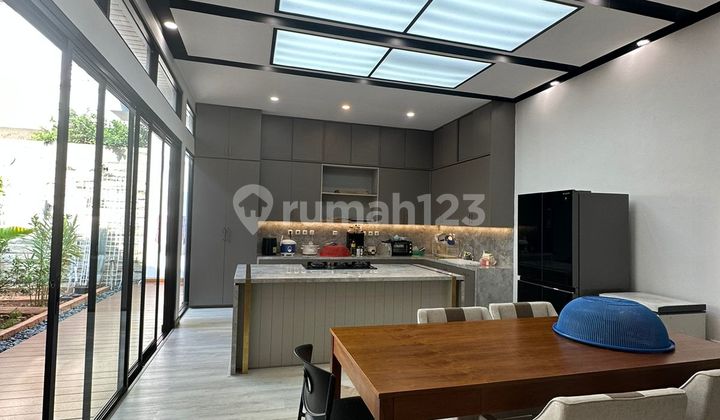 Rumah Cantik Siap Huni Di Lippo Karawaci Central Dekat Uph Sph Sdh Lt 300 M2 : Bangunan 2 Lantai Ada 4 + 1 Kt & 3 + 1 Km 1