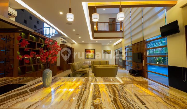 Rumah Mewah Taman Golf Siap Huni Fully Furnished >>lippo Karawaci Central >> Dekat Uph Land Area: 630m2 18m*35m)-⁠ ⁠building Area: 990m2-⁠ ⁠shm-⁠ ⁠property Faces East-⁠ ⁠fully Furnished-⁠ ⁠bedrooms: 4+1-⁠ ⁠bathrooms: 4+1-⁠ ⁠home Theatre-⁠ ⁠swimming Pool-⁠