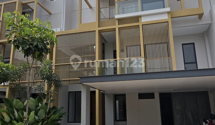New 3-Story House in Eonna Aerra Cluster, BSD, Just a Step Away from Eastvara Mall, Aeon, Grand Lucky, Ipeka, Genesis, ACS, Land Area 180m 10x18, Building Area 325m, 4+1 Bedrooms, Can Accommodate 4 Cars, Garage for 2 Cars, Carport for 2 Cars, 4400 Watt Electricity