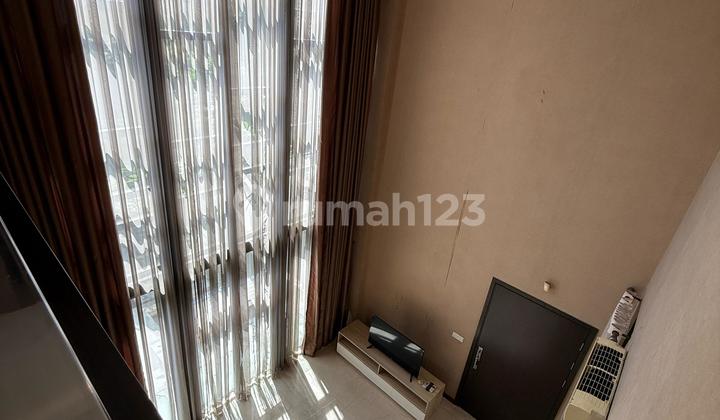 Fully Furnished House in Navapark - BSD, Land Area 180m2 (9x20), Building Area 242m2, 4+1 Bedrooms, 4+2 Bathrooms, Facing North, 2-Car Carport, 2-Car Garage, Air Conditioned *Price 200 Billion/Year Negotiable* 2