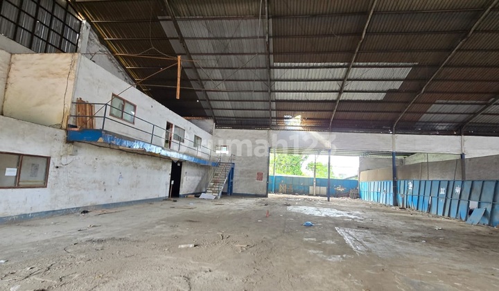 Warehouse for Rent Location: Curug Land Area: 7638 m2 Building Area: 3000 m2 Rental Price: 40k / m2 Negotiable High Ceiling: 8 m Access for 40 ft Containers Near Toll Road Industrial Area AMDAL Permit Warehouse for Rent Location: Curug Land Area: 7638 m2 Building Area: 3000 m2 Rental Price: 40k / m2 Negotiable High Ceiling: 8 m Access for 40 ft Containers Near Toll Road Industrial Area AMDAL Permit
