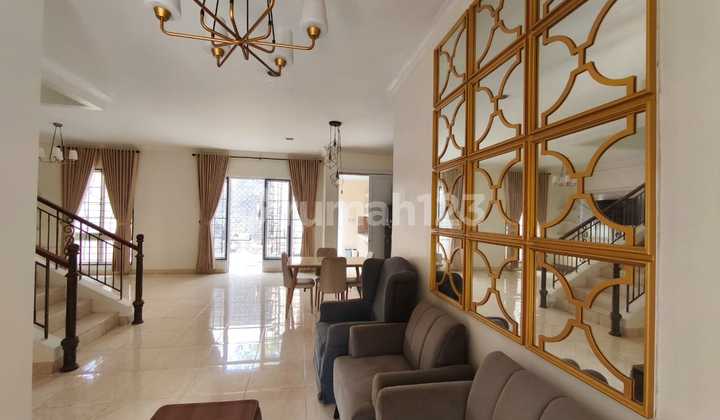 Ready-to-Occupy House @ The Green Cluster Bellagio BSD City, Serpong, Tangerang  
Land Area: 180m²  
Building Area: 220m²  
Bedrooms: 3 + 1  
Bathrooms: 3 + 1  
Floors: 2  
Carport: 1  
Electricity: 3300 Watt  
SHM Certificate  
Water: PDAM  
Other Facilities: Garden, Curtains, Refrigerator, Kitchen Set, Stove 2