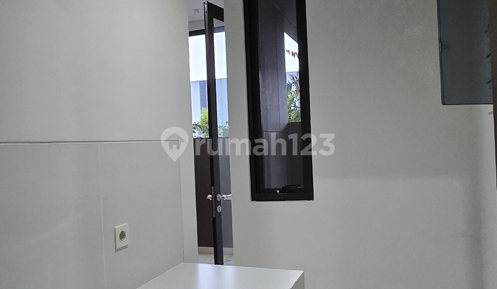 Zora Kanade Bsd Bagusss Unit Baru Serah Terima Dari Developer *lt : 136 (8x17)lb : 240kt 4+1km 5+13 Lantaicarport 2hadap Selatanppjbdaya Listrik 4400ac, Cctv Solar Water Heater, Smart Doorlock 2