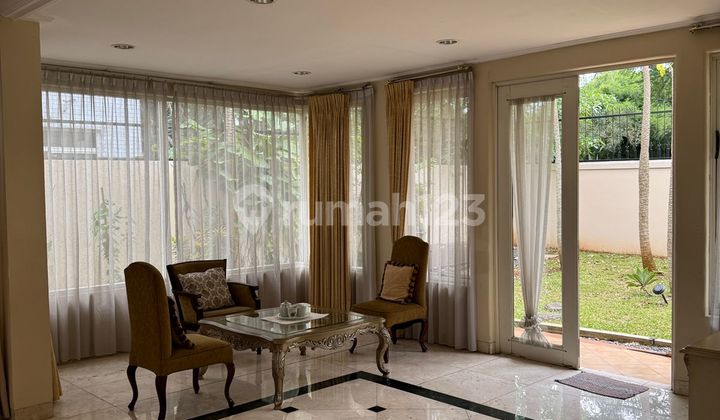 Beautiful House For Rent Available Now! 1km To Siloam Hospital, 3km To Supermall Karawaci, 4km To Golf Course, 4km To University Of Pelita Harapan. Surrounded By Hundreds Of Restaurants And Amenities On The Go! Location: Komplex Taman Beverly Golf, Danau Sentani. 2