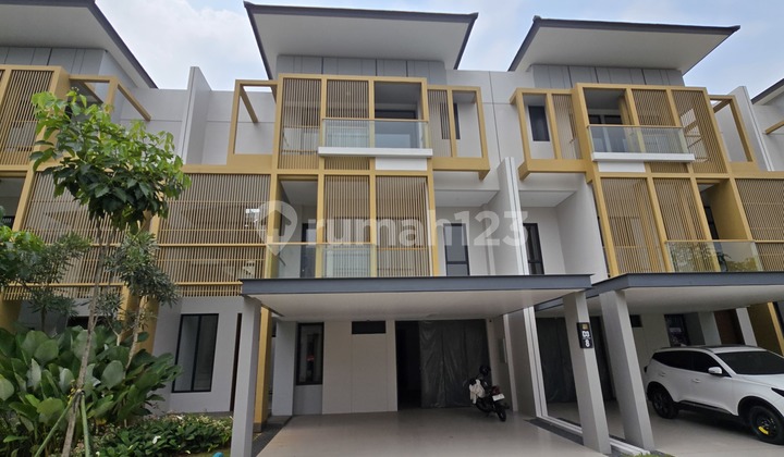 New 3-Story House in Eonna Aerra Cluster, BSD, Ready to Live In, One Step from Eastvara Mall, Land Area 180m² (10x18), Building Area 325m², 4+1 Bedrooms, Can Accommodate 4 Cars (2 Garage, 2 Carport), 4400 Watt Electricity. 1