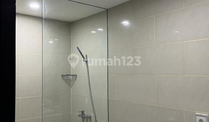 kamar mandi disewakan 3 bedrooms apartment gandaria
