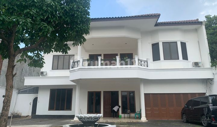 Dijual Rumah Siap Huni Ada Kolam Renang di Cipete Jakarta Selatan Dijual Rumah Siap Huni Ada Kolam Renang di Cipete Jakarta Selatan