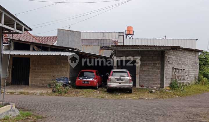 dijual gudang di dalam perumahan city park medoho 5