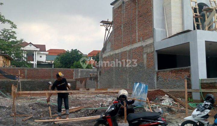 Rumah 2 lantai  dekat jalan raya kedungmundu kampus unimus 2