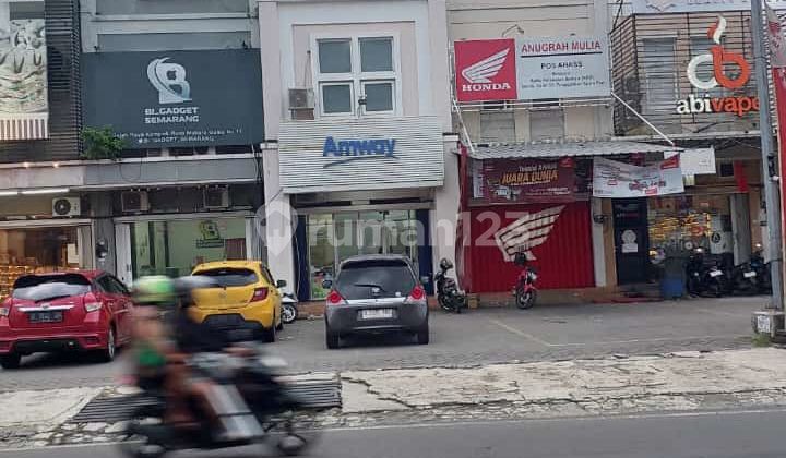 Disewakan Ruko Bagus 3 Lantai Siap Huni Dekat Tol 1
