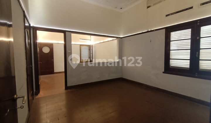 Rumah komersil gatot subroto bandung cocok untuk cafe parkir luas bangunan heritage strategis  10