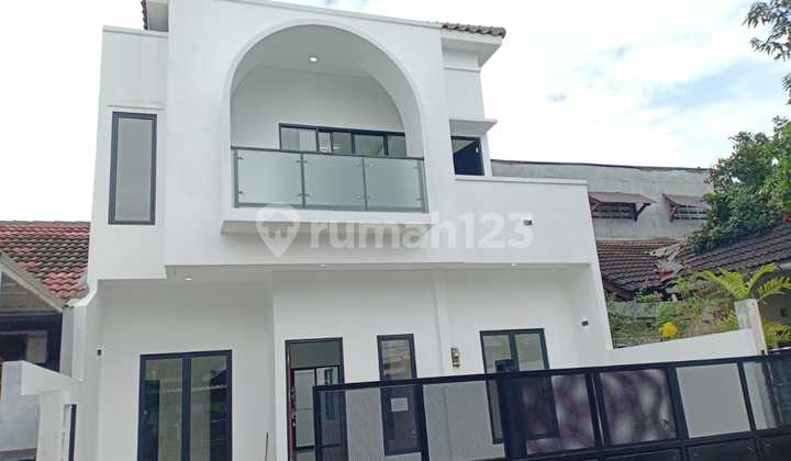 Rumah Bagus dan Terenovasi 2Lt Siap Huni di BSD di Jual Murah