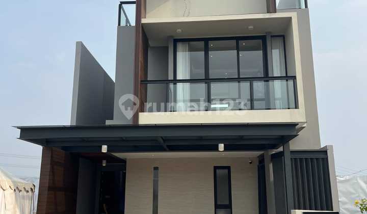 For Sale 3-Story Ready-to-Occupy House in Metland Puri 2