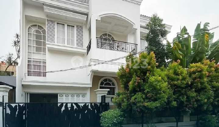 Rumah Premium dan Mewah 2 Lantai Furnished di Pondok Indah