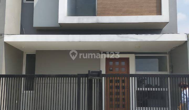 Rumah eksclusif modern 21/2 lantai Siap Huni. 1