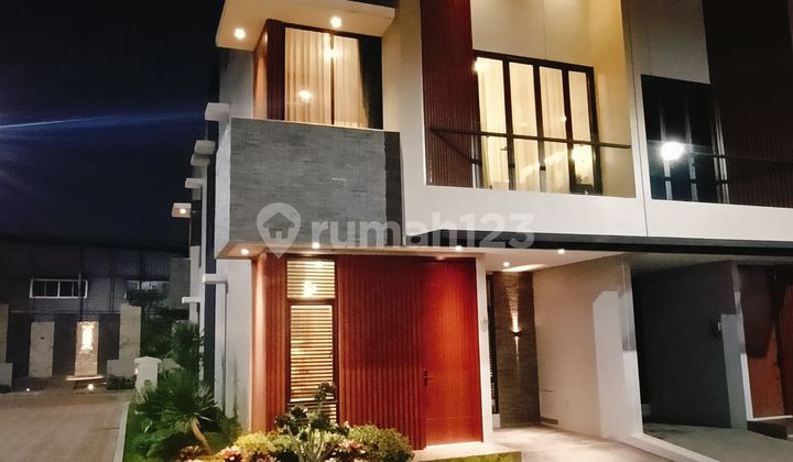 Dijual Rumah Siap Huni 3 Lantai di Jkarta Barat. Dijual Rumah Siap Huni 3 Lantai di Jkarta Barat.