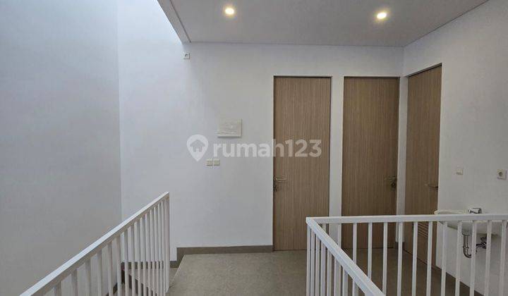 Dijual Rumah Mewah Modern 2 Lantai Di Jakarta Barat. 2