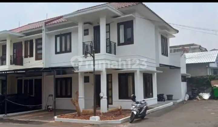 Dijual Rumah Bagus di Mahoni Townhouse, Jakarta Selatan