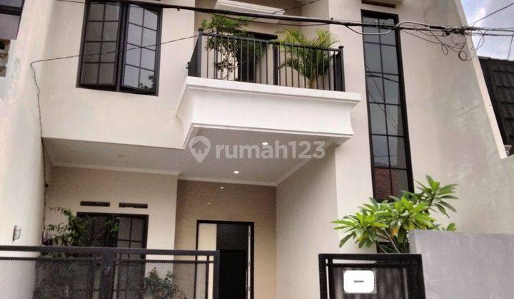 Rumah premium 2 lantai dekat area komersial Cinere 1