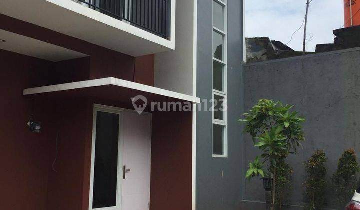 Rumah Bagus 2 Lantai Hook Di Townhouse Casavera Cibubur  2