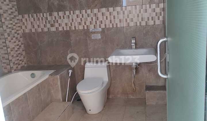 For Sale Ruko 2,5 Lantai di Cipedes Strategis 11