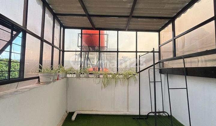 Well-maintained minimalist house ready to occupy 2.5 floors in Batununggal 2