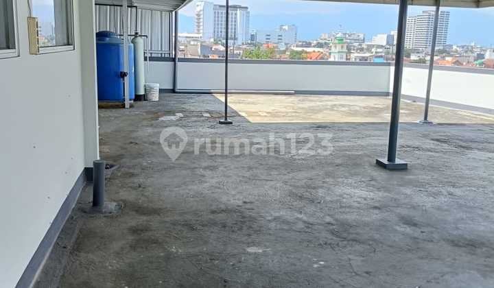 gedung perkantoran lokasi komersil di tengah kota 2