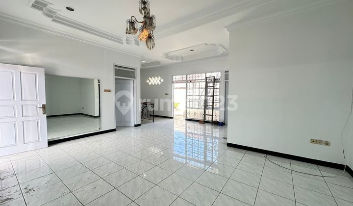 Rumah Nyaman Modern di Taman Kopo Indah 2