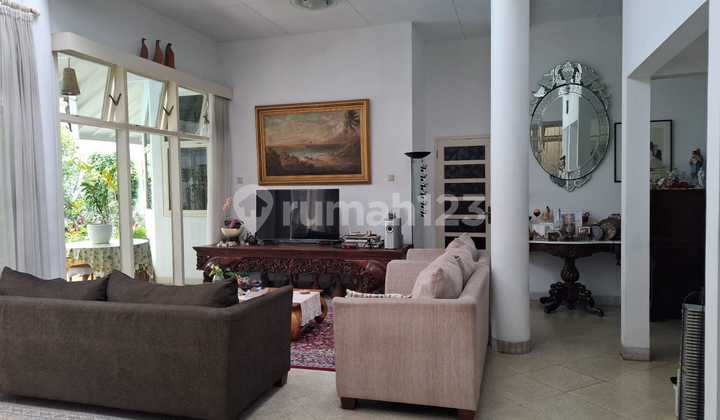 rumah old money luas nyaman hommey di cipaku indah