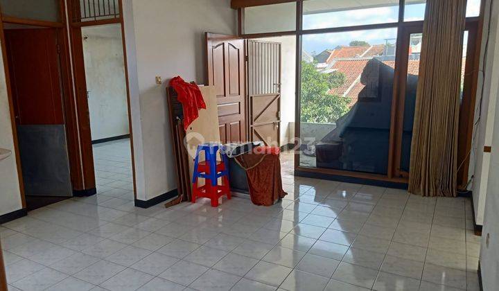 Rumah Modern Nyaman 2 Lantai di Komplek Dadali 1