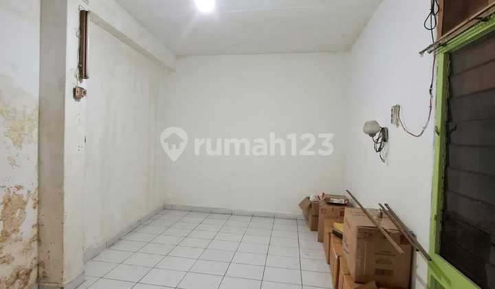 ruko lokasi 2.5 lantai di jalan otista lokasi strategis