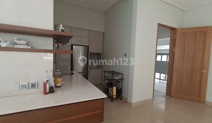 rumah mewah minimalis modern di pusat kota  2
